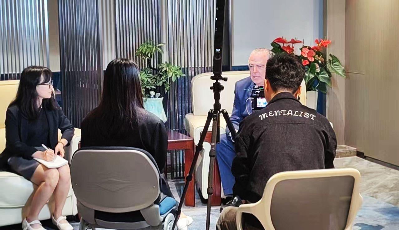 Entrevista de nuestro Socio Director para la TV Nacional China