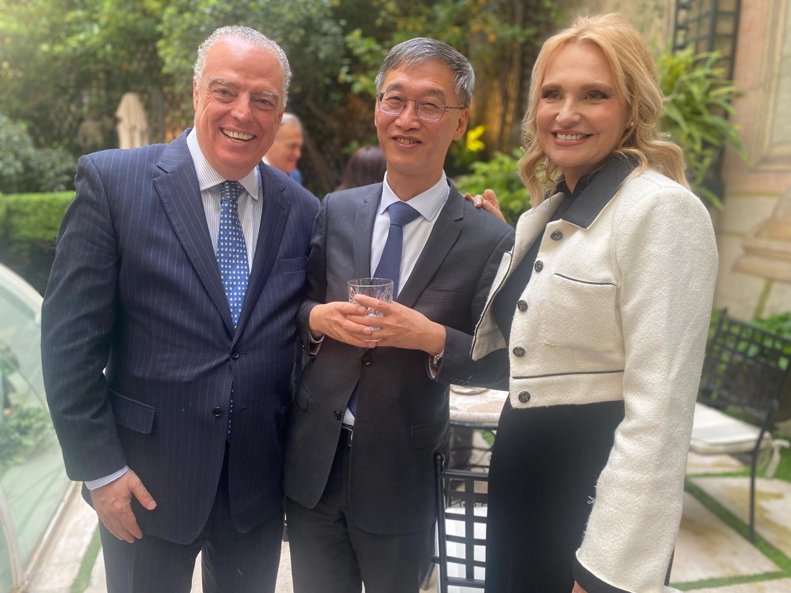 Presidente Foro Orfila, Embajador China y la soprano internacional Ainhoa Arteta en el cocktail del Foro Orfila